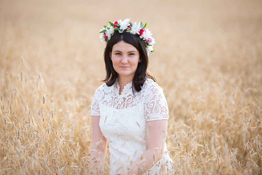 Portret kobiety w zbożu